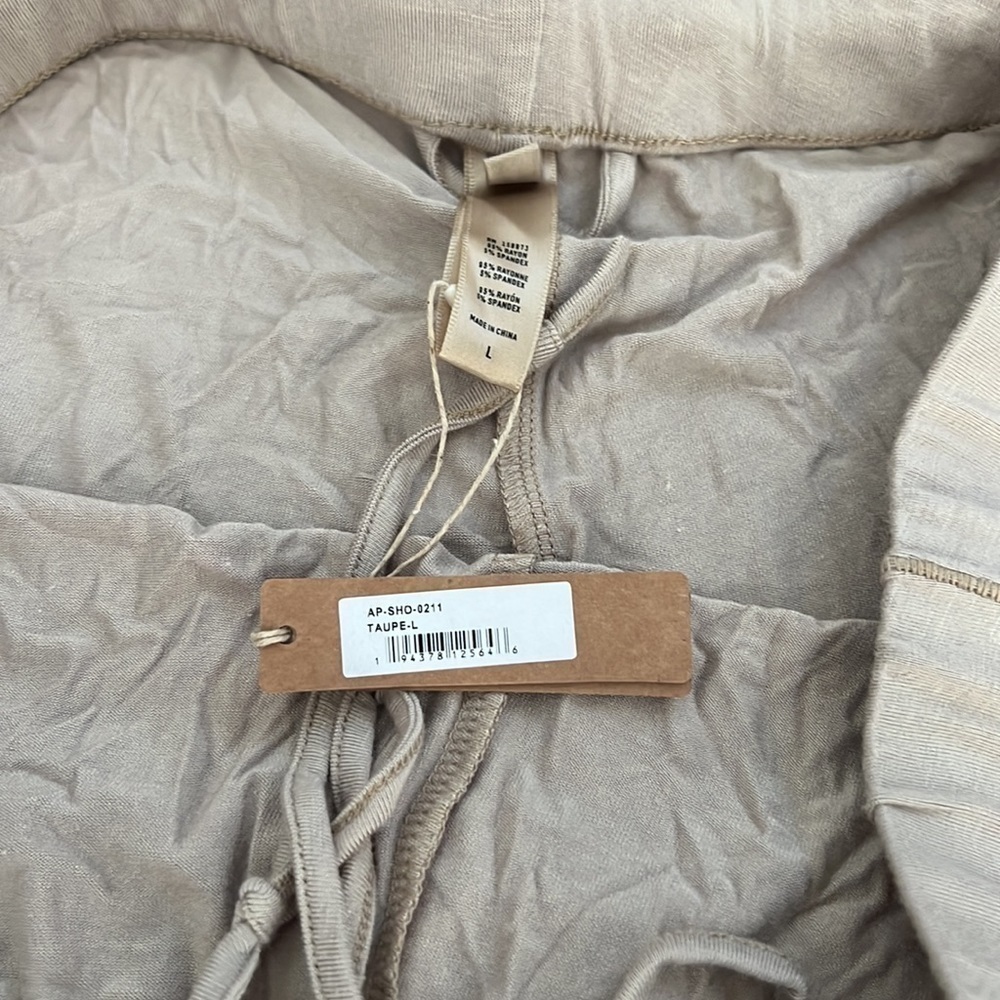 Skims Soft Lounge Shorts - Picture 5 of 6